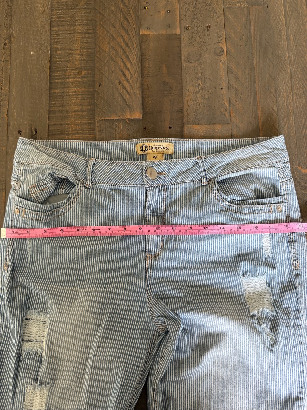Democracy Distressed Blue White Pinstripe Denim Jeans Size 14 - Picture 7 of 12